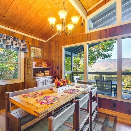 Cozy Gatlinburg Cabin With Hot Tub And Mountain Views!